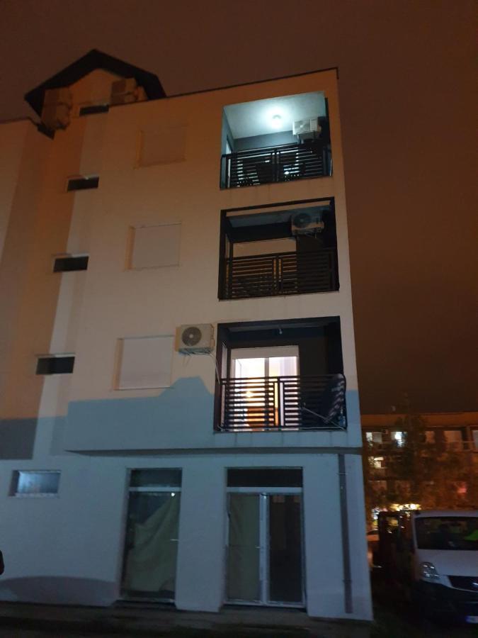 Stan Na Dan Niksic Apartment ภายนอก รูปภาพ